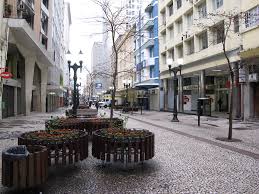 Ação em Curitiba terá limpeza profissional da Rua XV e cadastramento de PcD para vagas de emprego